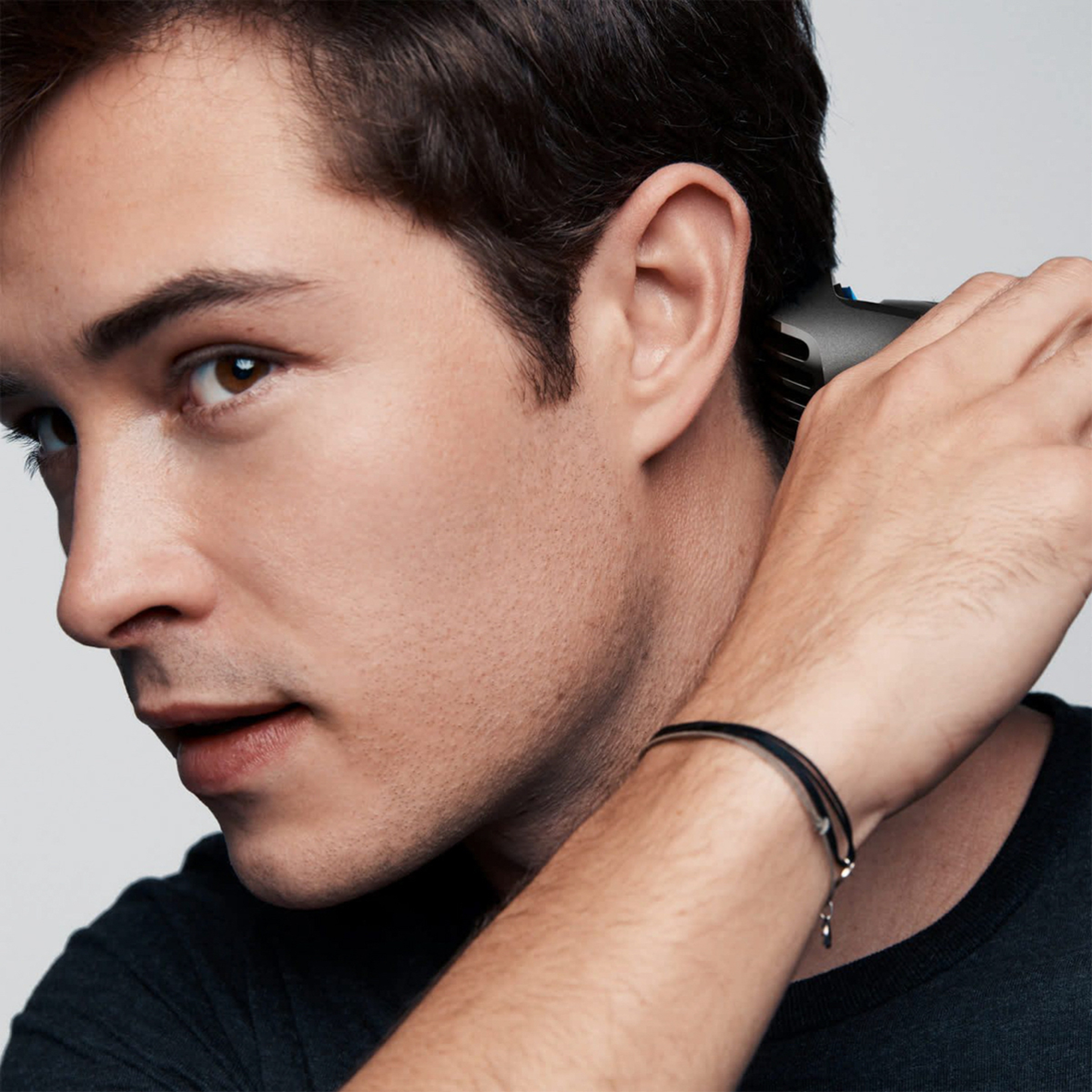 ماكينة حلاقة الكل في واحد MGK5245 ، أداة تشذيب 7 في 1 و5 ملحقات وشفرة جيليت فيوجن 5 برو جلايد