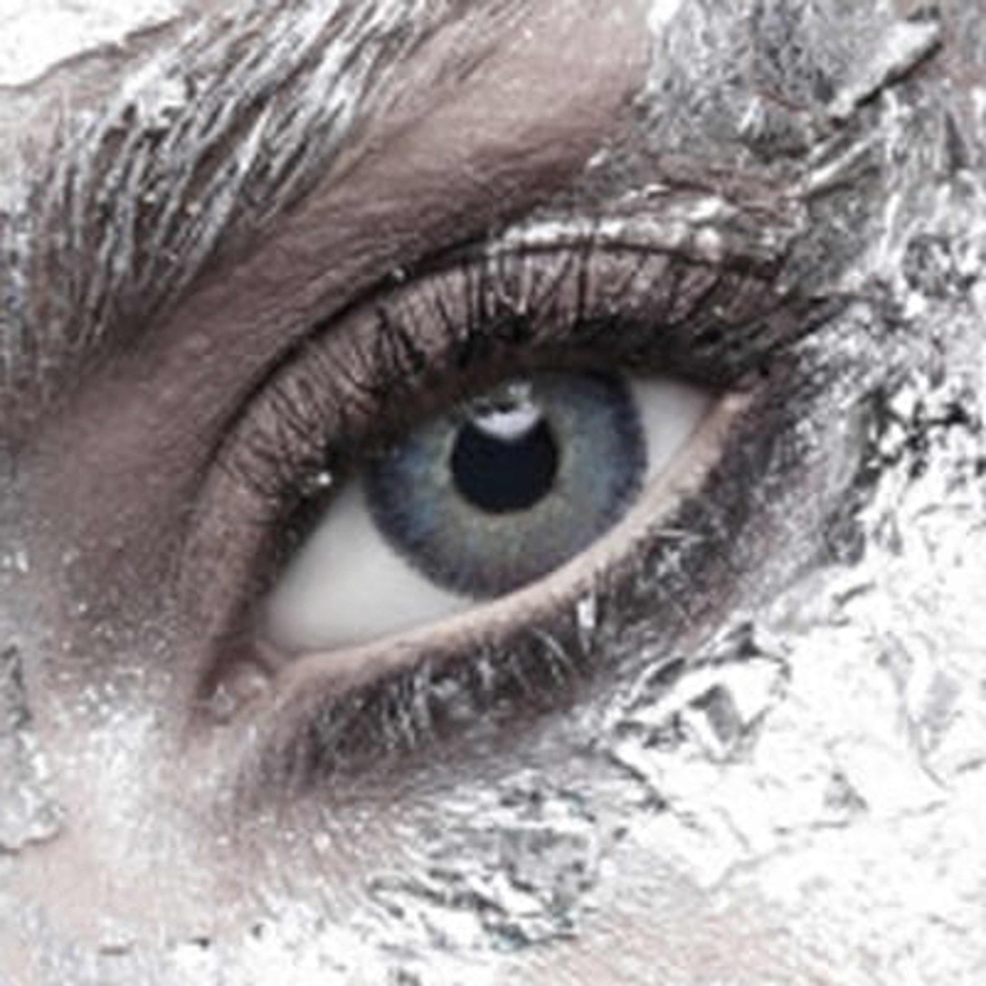 اناستازيا عدسات لاصقة شهرية