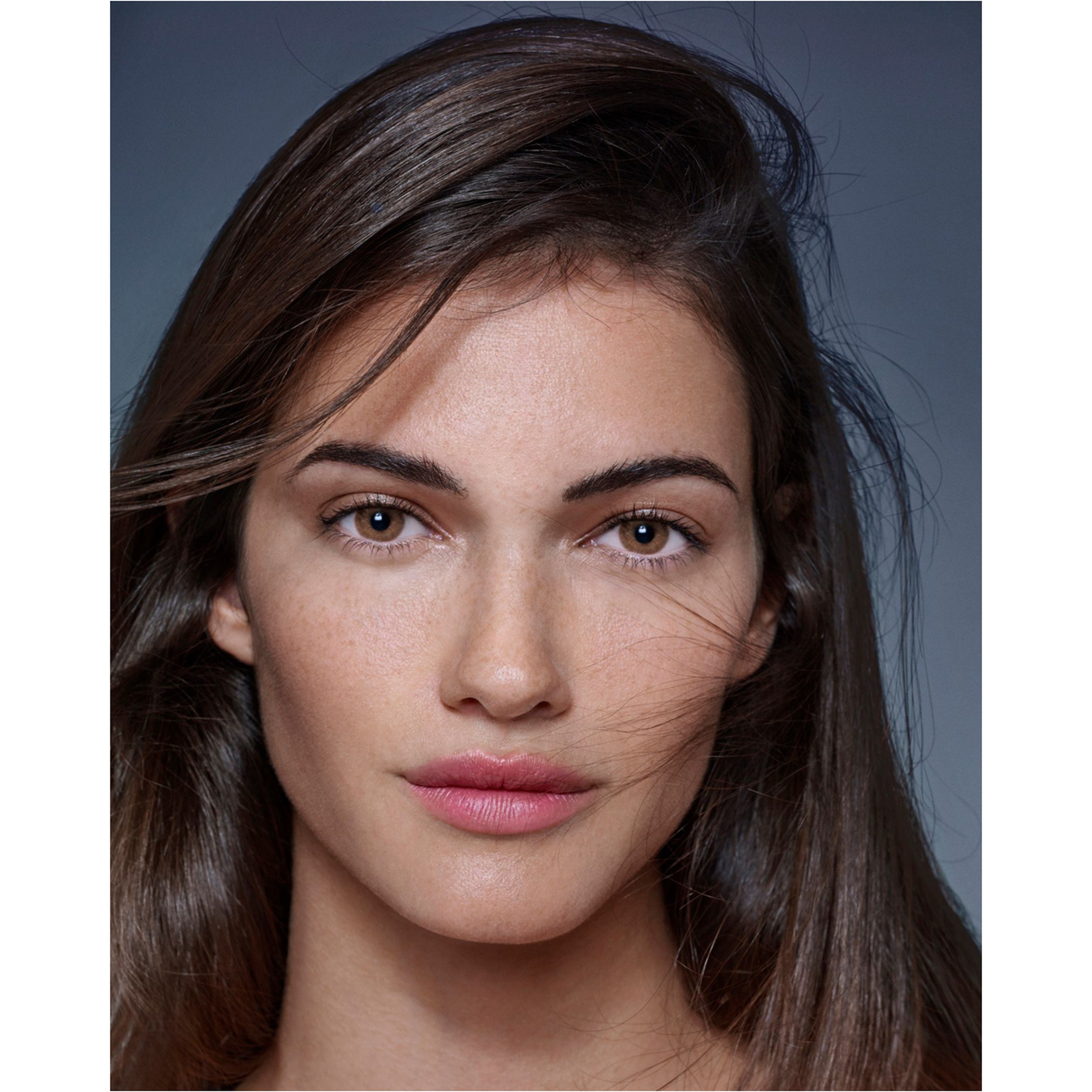 اناستازيا عدسات لاصقة شهرية