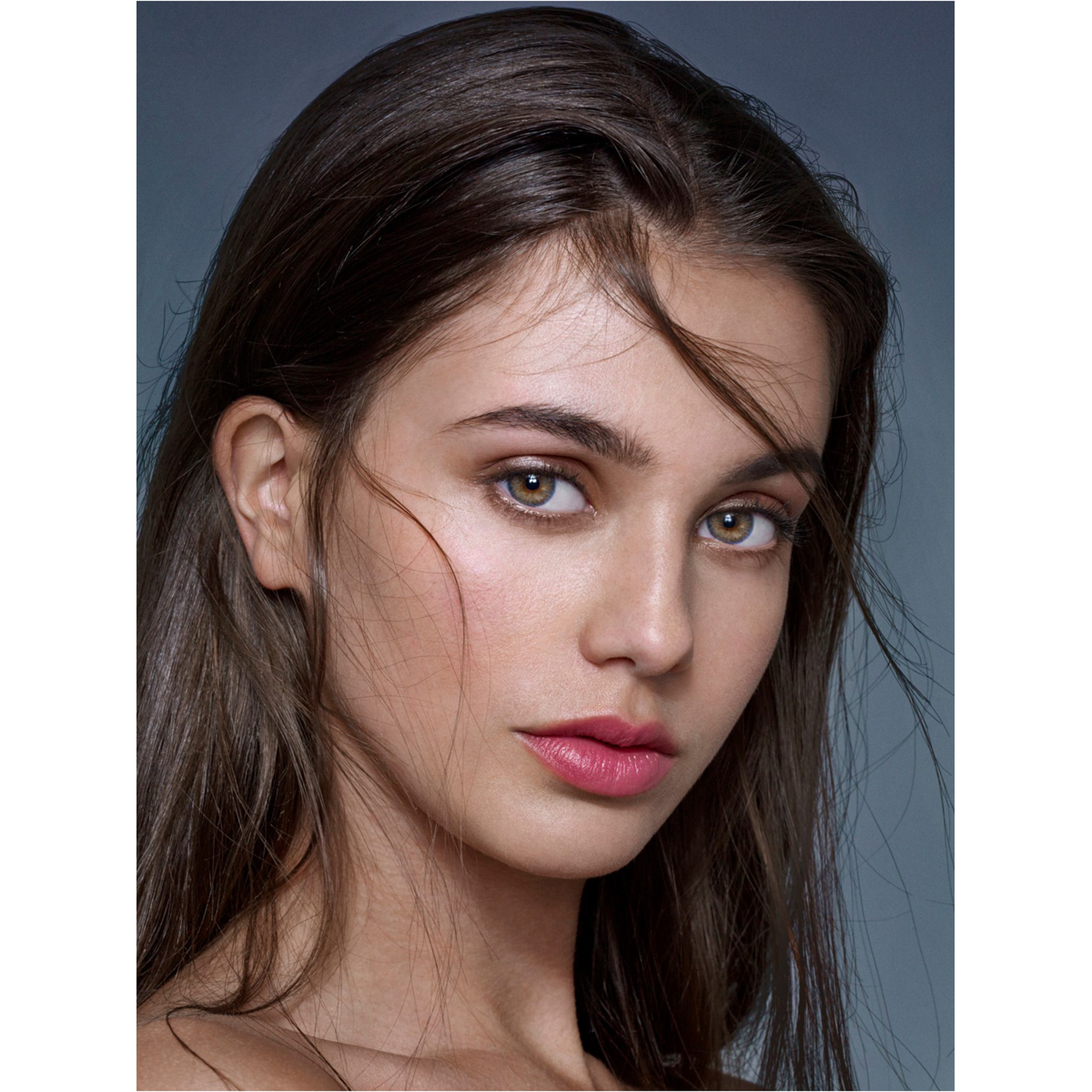 اناستازيا عدسات لاصقة شهرية