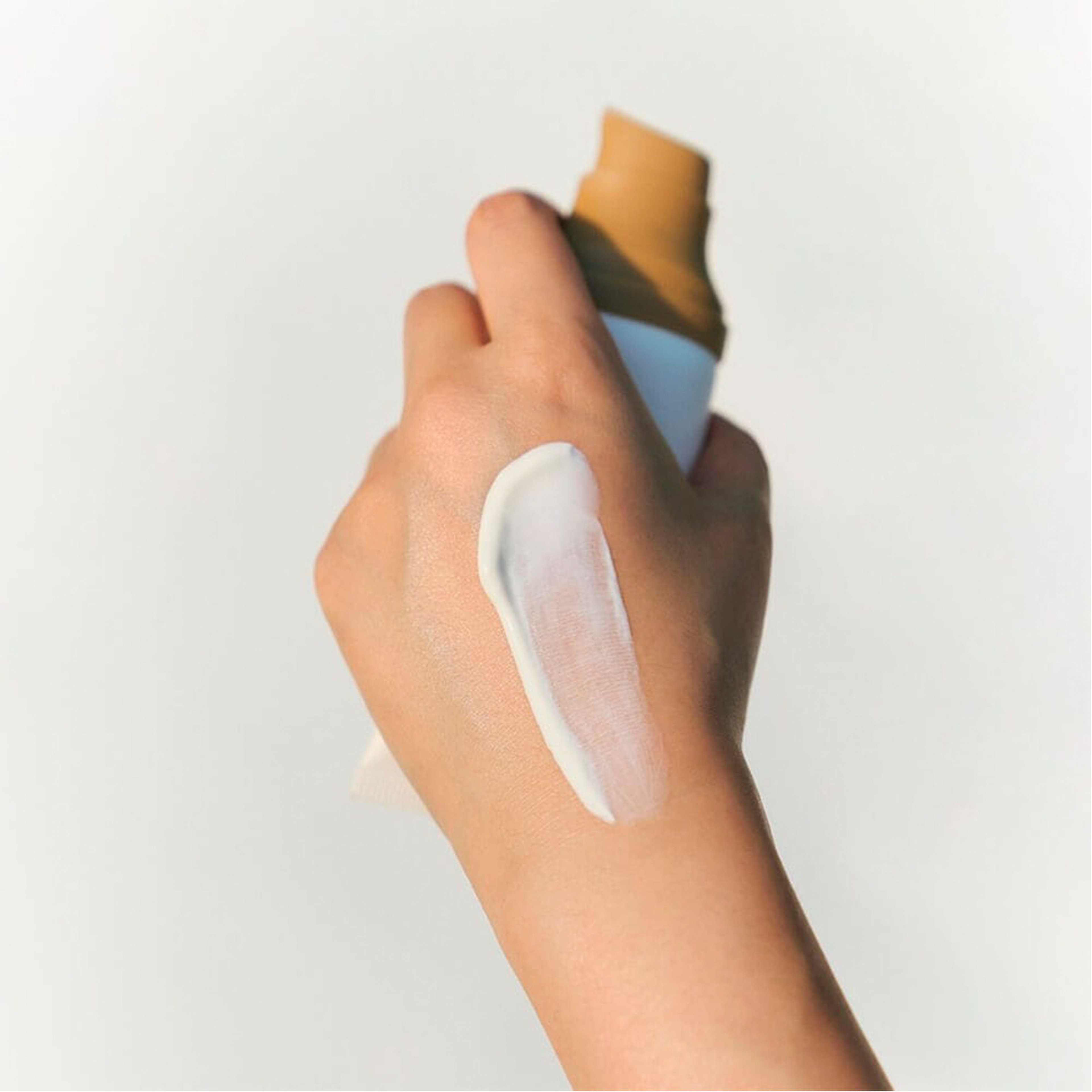 سكن 1004 سنتيلا اير فت واقي شمس خفيف 50 مل