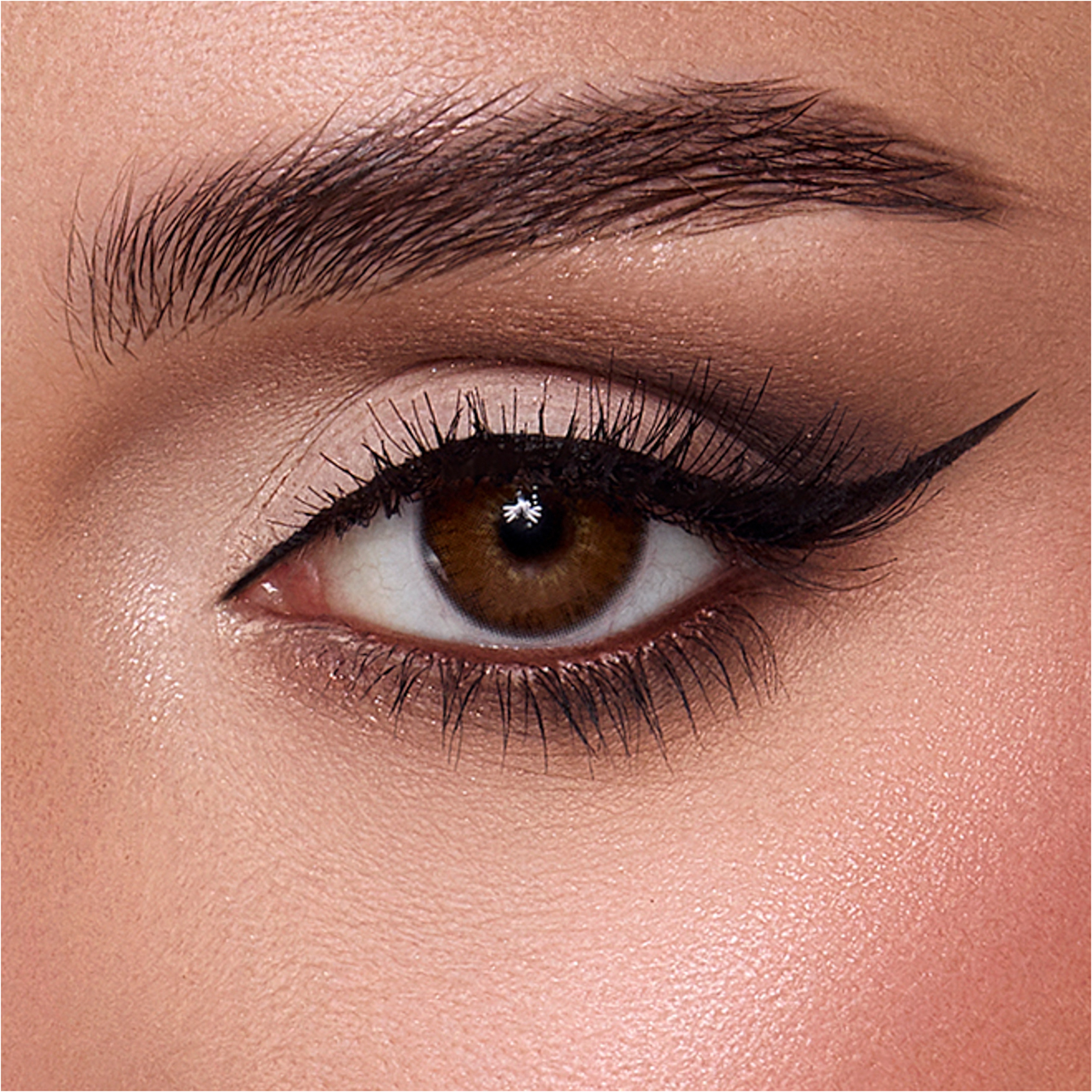 اناستازيا عدسات لاصقة شهرية