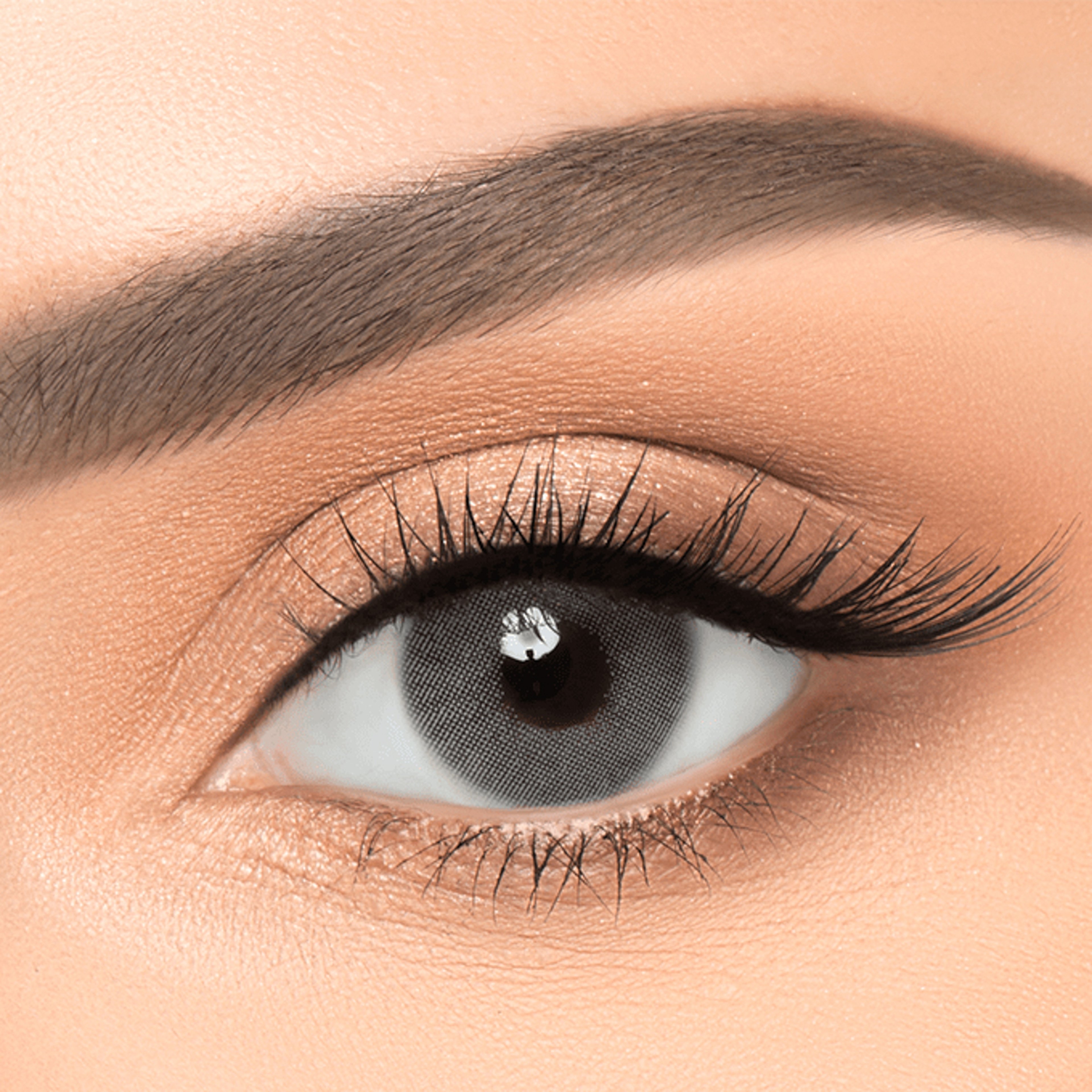 عدسات لاصقة تجميلية