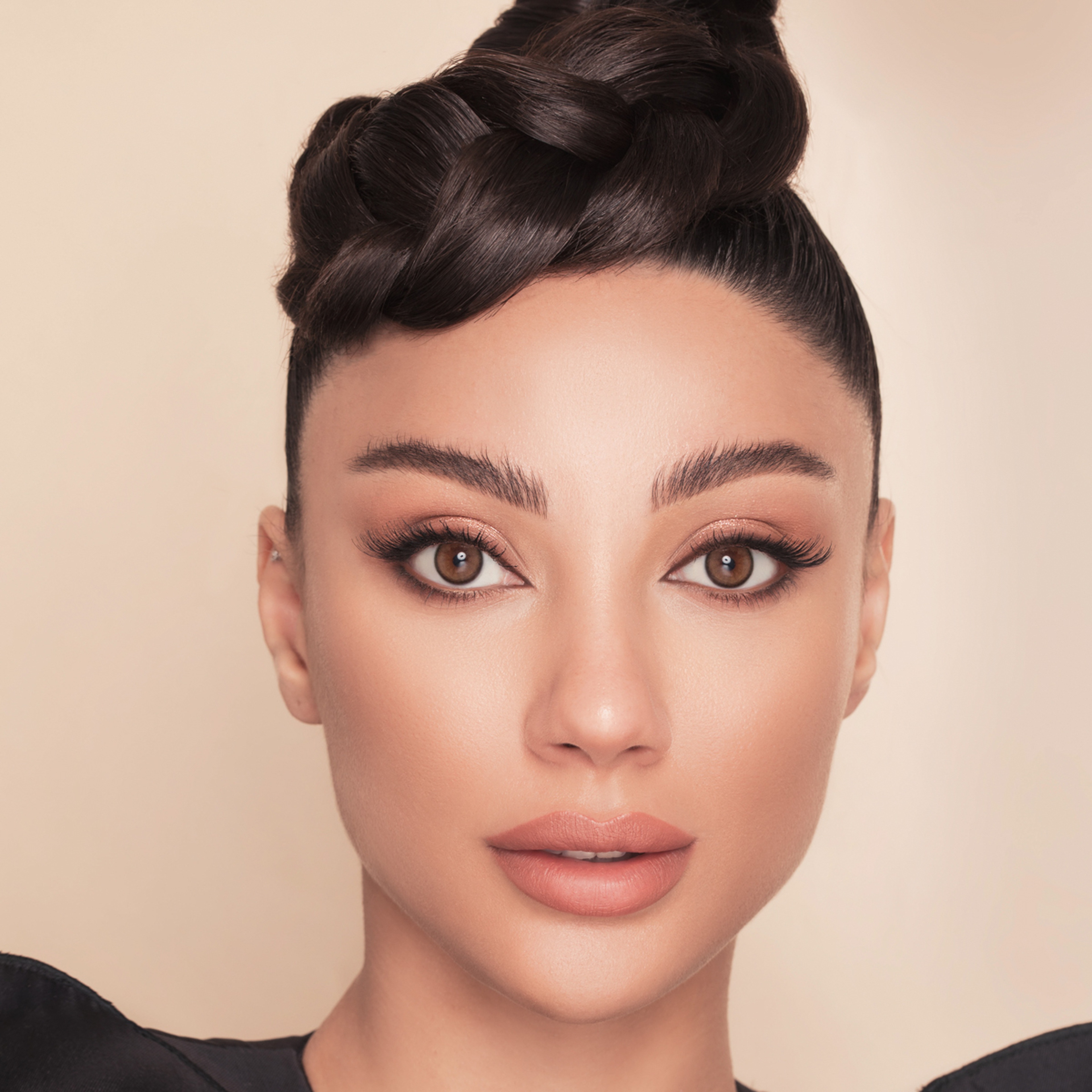 ليندا عدسات لاصقة ملونة