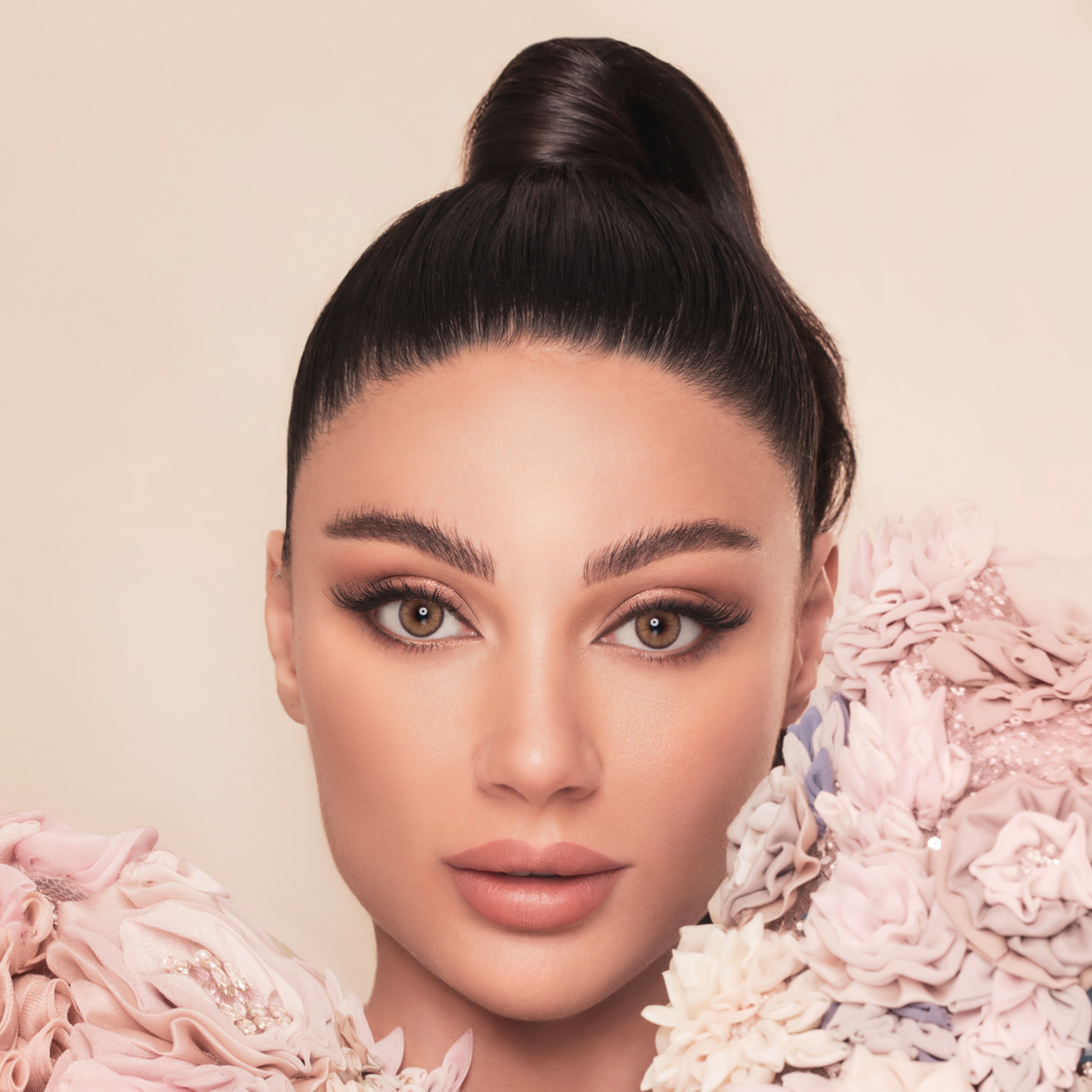 ليندا عدسات لاصقة ملونة