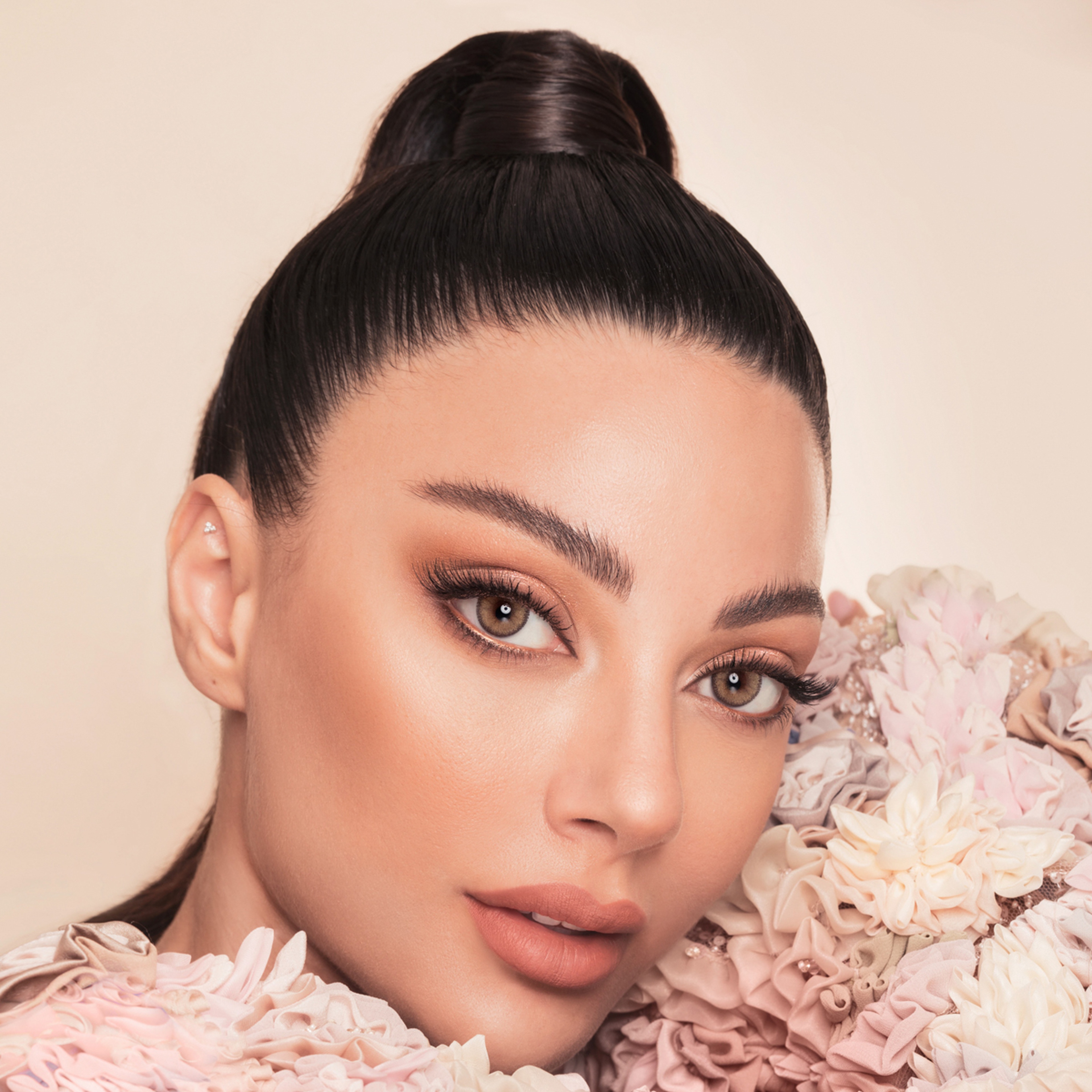 ليندا عدسات لاصقة ملونة