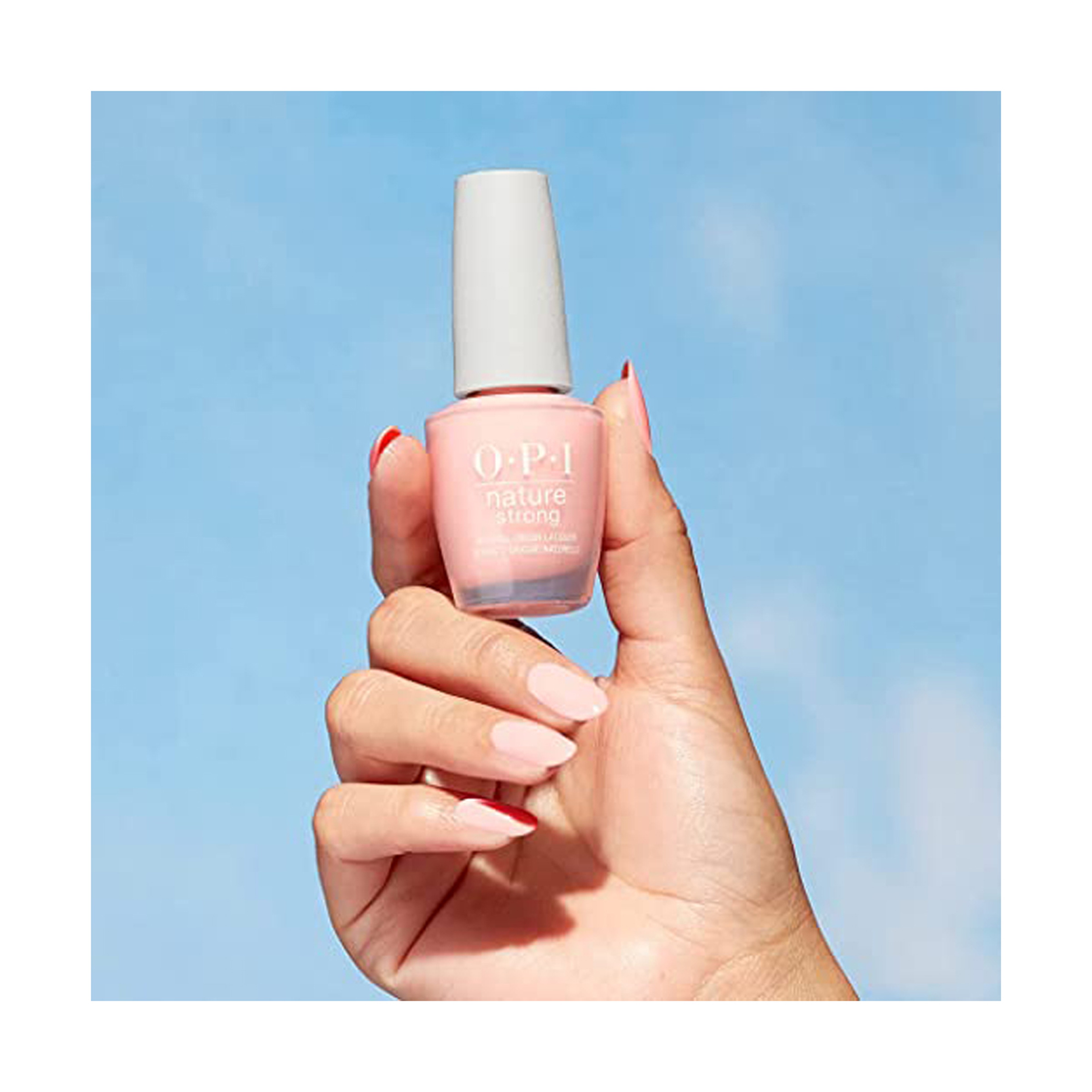 أو بي أي نايتشر سترونج طلاء اظافر