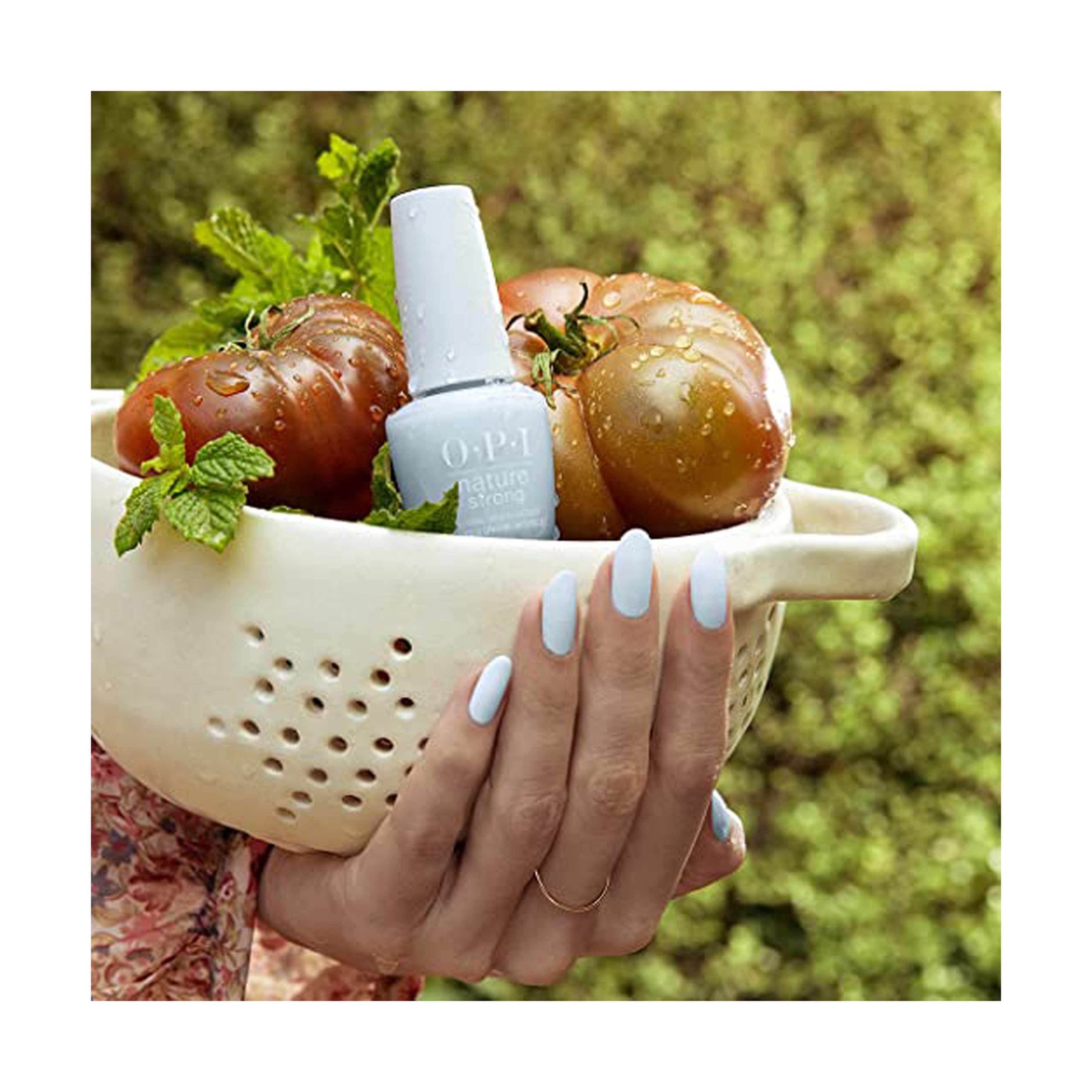 أو بي أي نايتشر سترونج طلاء اظافر