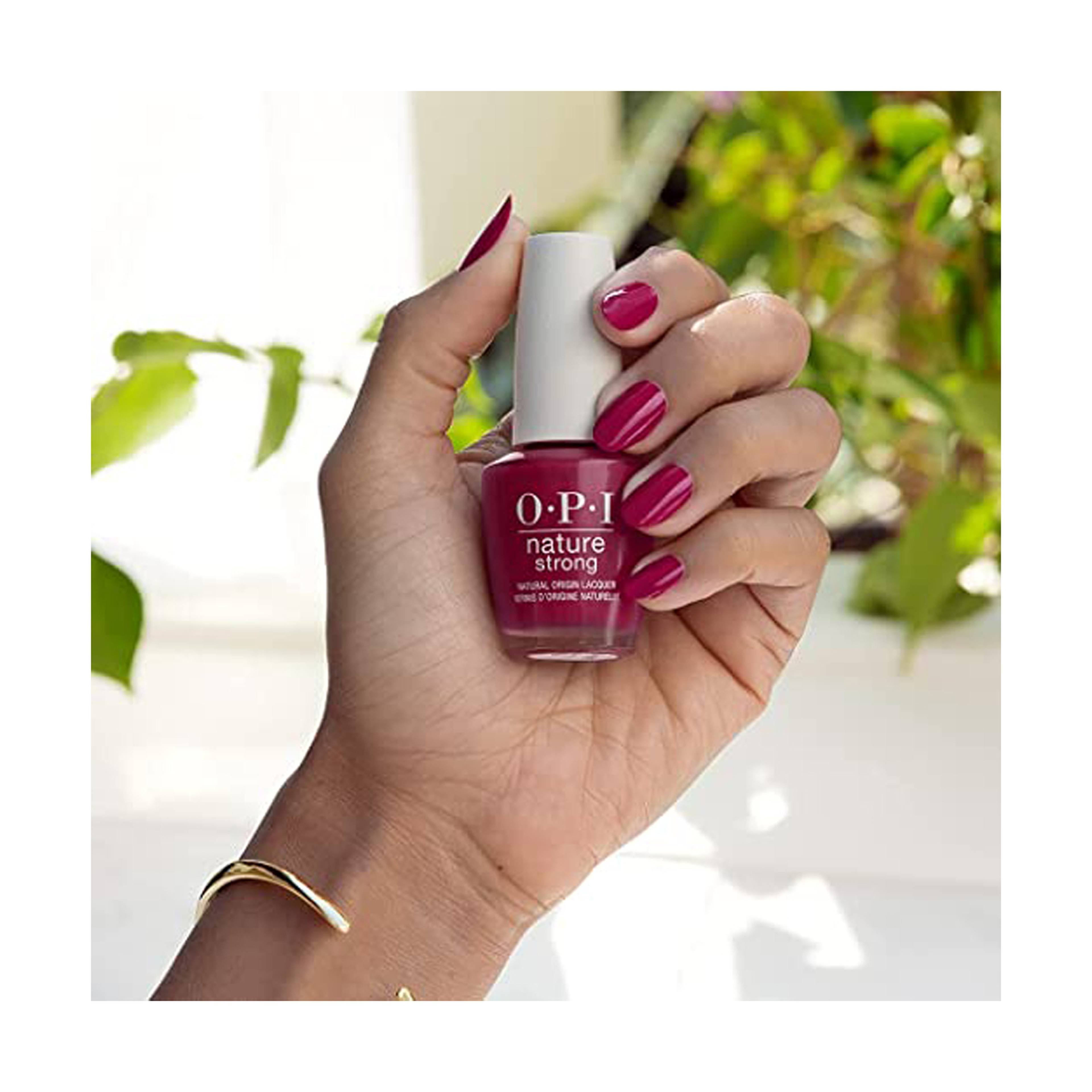 أو بي أي نايتشر سترونج طلاء اظافر