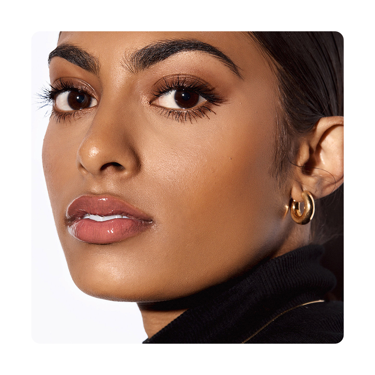 فنتي بيوتي يونيفرسال ملمع الشفاه جلوس بومب