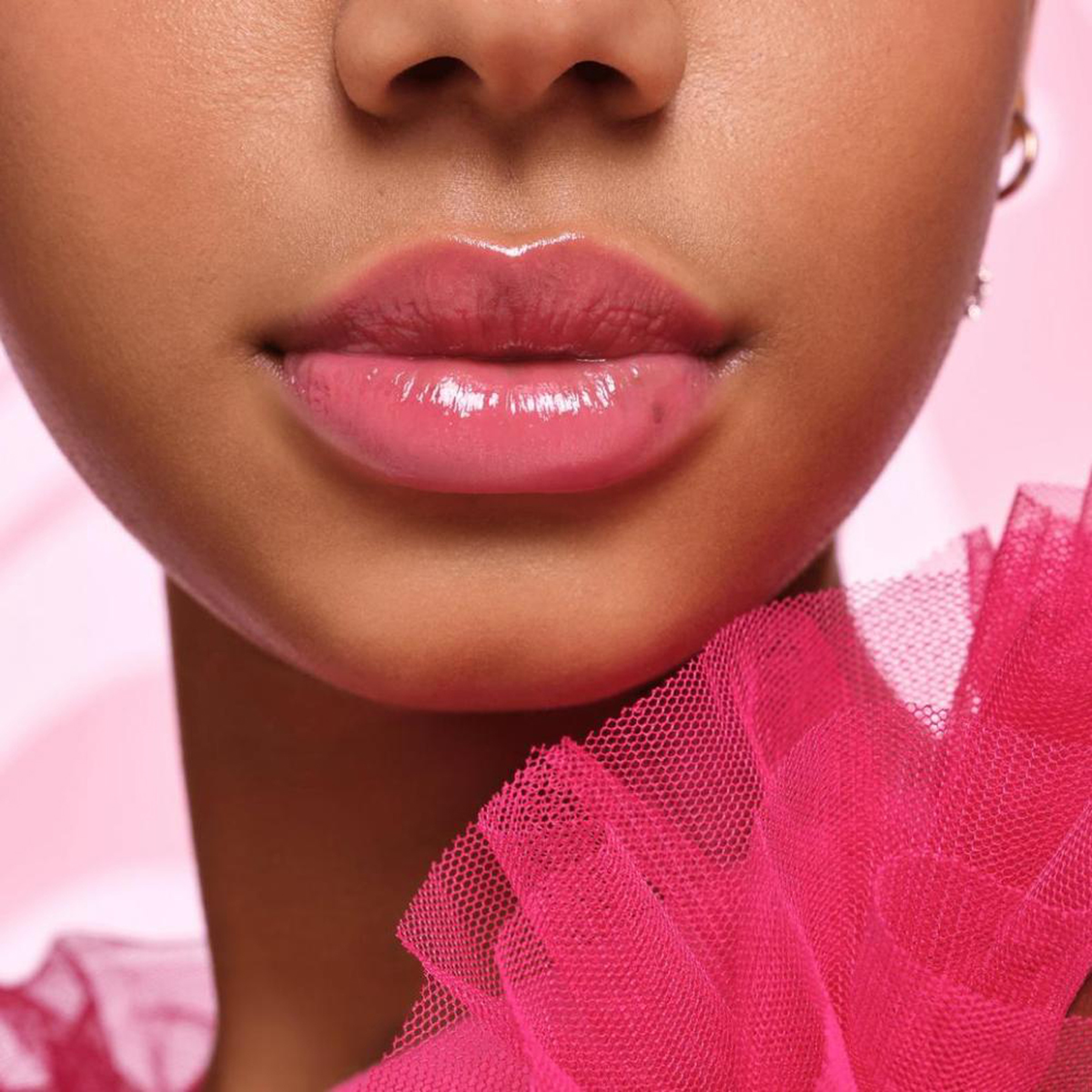 Essence Alice in Wonderland Lip Balm with Pendant - 01